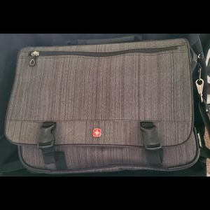 Swiss Gear Expandable Messenger Bag